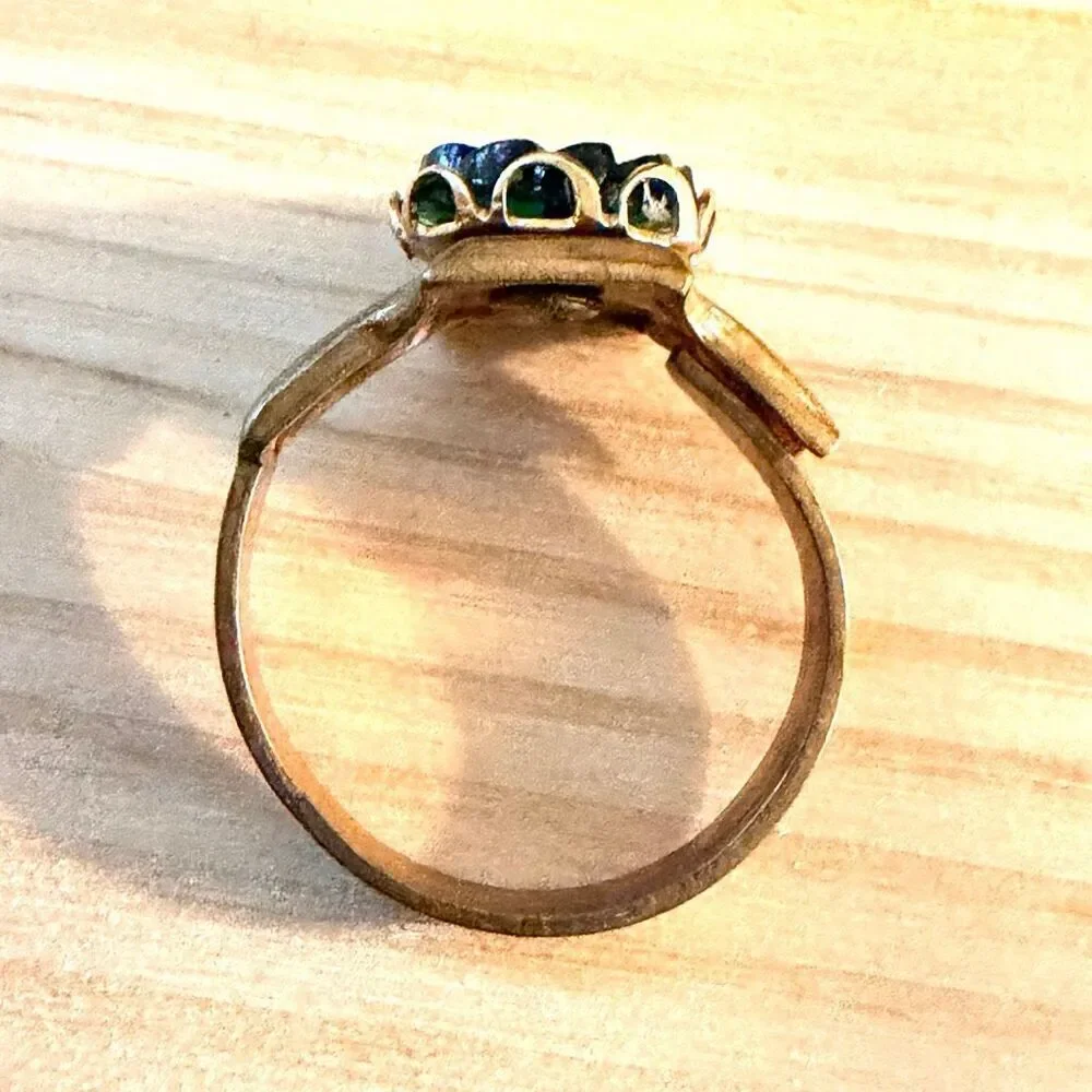 Vintage Green Carved Glass Flower Ring
